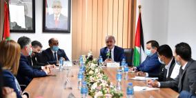 اشتية: وزارة الزراعة في صلب الأمن القومي