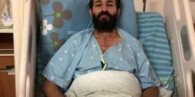 زوجة الأسير الأخرس تعلن إضرابها واعتصامها أمام المستشفى