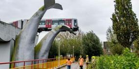 “حوت عملاق” يحمي قطارا من كارثة في هولندا