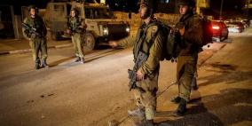 الاحتلال يعتقل 15 مواطنا من الضفة بينهم سيدة