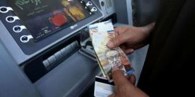 النقد: تحويل رواتب العمال في الداخل عبر البنوك قبل نهاية العام 