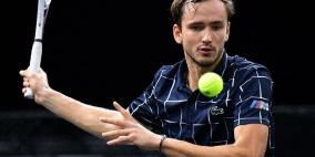 كأس الماسترز: ميدفيديف يُقصي نادال ويبلغ النهائي