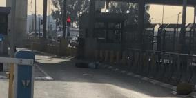 فيديو.. الاحتلال يطلق النار على فلسطيني بزعم محاولة الطعن