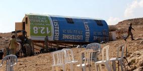 تمهيدا للستلاء عليها.. مستوطنون ينصبون بيتا متنقلا على أراضي البقعة 