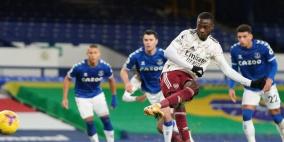 البريمييرليغ: إيفرتون يزيد من متاعب آرسنال ويتخطاه بثنائية