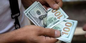 الدولار يربح مع تدافع المستثمرين صوب الأمان 