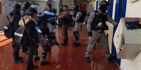 نادي الأسير يطالب الصليب الأحمر بالتدخل العاجل لوقف التنكيل بـ68 أسيرا