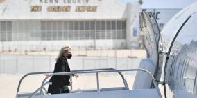 كذبة نيسان.. السيدة الأمريكية الأولى مضيفة طيران 