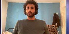 الموهوب عزيز.. فنان يعبّر عن الواقع بالرسم الكاريكاتيري