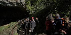 فرنسيون يغادرون كهفا بعد 40 يوما بلا ضوء أو ساعات !