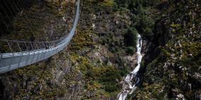 البرتغال تقيم أطول جسر مشاة بالعالم.. وأول عابر يصف التجربة