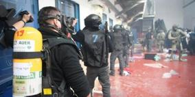 قوات القمع تقتحم غرفة 2 في قسم الأسرى بسجن عسقلان