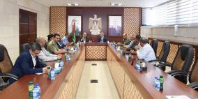 اشتية يدعو أصحاب القطاعات المتضررة للاستفادة من صندوق استدامة