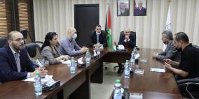 الحكومة والقضاء يشكلان فريقا لدراسة التشريعات اللازمة لخدمات الدفع الإلكتروني