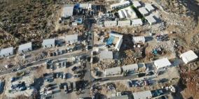 مستوطنون يشرعون ببناء بؤرة استيطانية جديدة على أراضي جالود