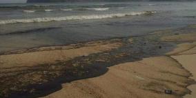 تسرب نفطي كبير إثر غرق سفينة قبالة سواحل عدن