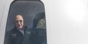 حقق حلمه.. الملياردير بيزوس يزور الفضاء في رحلة استمرت دقائق