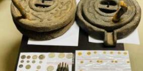 الشرطة تضبط عملات ذهبية أثرية في رام الله