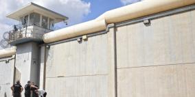 أسرى سجن "جلبوع" يتعرضون لاقتحامات مستمرة من قبل وحدات القمع