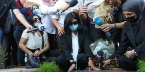 فور تحررها.. المناضلة خالدة جرار تزور قبر ابنتها الراحلة سهى