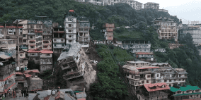 شاهد: انهيار مبنى من 8 طوابق في الهند بسبب الأمطار