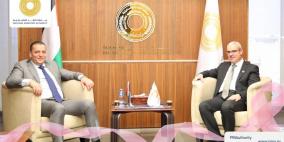 محافظ سلطة النقد يلتقي رئيس هيئة تسوية الأراضي والمياه