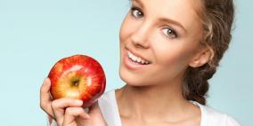 كيف يؤثر تناول ثلاث تفاحات في اليوم على الجسم؟