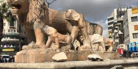 بالفيديو: القبض على شخص بعد تحطيمه "تماثيل الأسود" على دوار المنارة