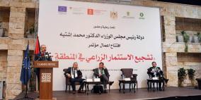 اشتية يعلن إطلاق برنامج لاستيعاب النساء العاملات في المستوطنات