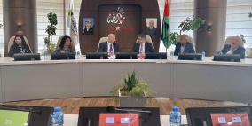 بلدية رام الله والمشروبات الوطنية توقعان اتفاقية رعاية مشروع "مدينتي نظيفة" للتوعية البيئية