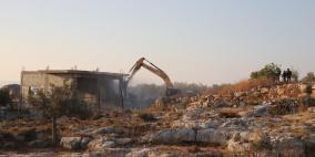 الاحتلال يهدم 4 محال تجارية قيد الإنشاء في دير قديس غرب رام الله