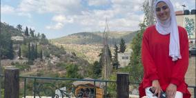 "ندى حمدان".. شابة فلسطينية حولّت محنتها وبتر قدمها إلى منحة للنجاح