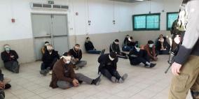 الخليل: قوات الاحتلال تحتجز 24 مواطنا وتخضعهم للتحقيق