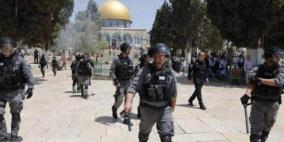 الاحتلال يعتقل شابين من أم الفحم في الأقصى