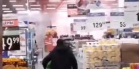 بالفيديو.. موظف ينتقم من مديره بـ"الألعاب النارية"