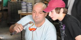 صناعة الزجاج والخزف العريقة في فلسطين "مهددة بالتوقف"