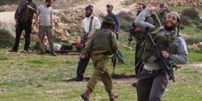 مستوطنون يهاجمون مدخل اللبن الشرقية