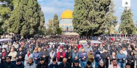 صور: 50 ألفا يؤدون صلاة الجمعة في الأقصى