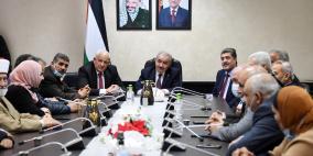 اشتية يسلم حقيبتي الداخلية للواء هب الريح والأوقاف للشيخ البكري