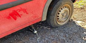 مستوطنون يحاولون إحراق مركبة ويعطبون إطاراتها شمال غرب سلفيت