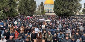 صور: 50 ألفا يؤدون صلاة الجمعة في المسجد الأقصى