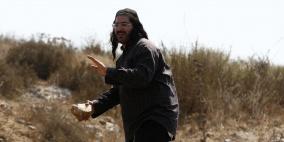 مستوطنون يعتدون بالضرب على مسن وشاب في مسافر يطا جنوب الخليل