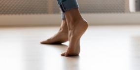 الكشف عن فوائد المشي على أصابع القدمين!