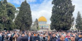 50 ألفا يؤدون صلاة الجمعة في الأقصى 