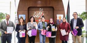 بنك فلسطين يطلق مبادرة لإعادة تدوير لوحاته الإعلانية ضمن استراتيجية الاستدامة