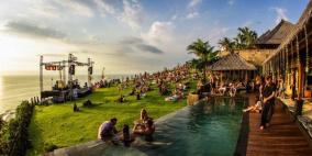 سياح روس في مأزق.. عالقون بلا أموال والحل "عند الصين"