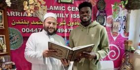 بالصور.. نجم ارسنال توماس بارتي يعتنق الإسلام