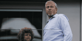 الملياردير الروسي أبراموفيتش "يستجدي" أصدقاءه من المشاهير