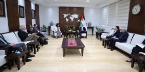 اشتية يبحث مع الرئيسة التنفيذي لمركز كارتر سير العملية الانتخابية وأفق إجراء الانتخابات العامة