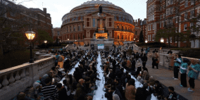 إفطار مئات المسلمين أمام أشهر قاعات لندن